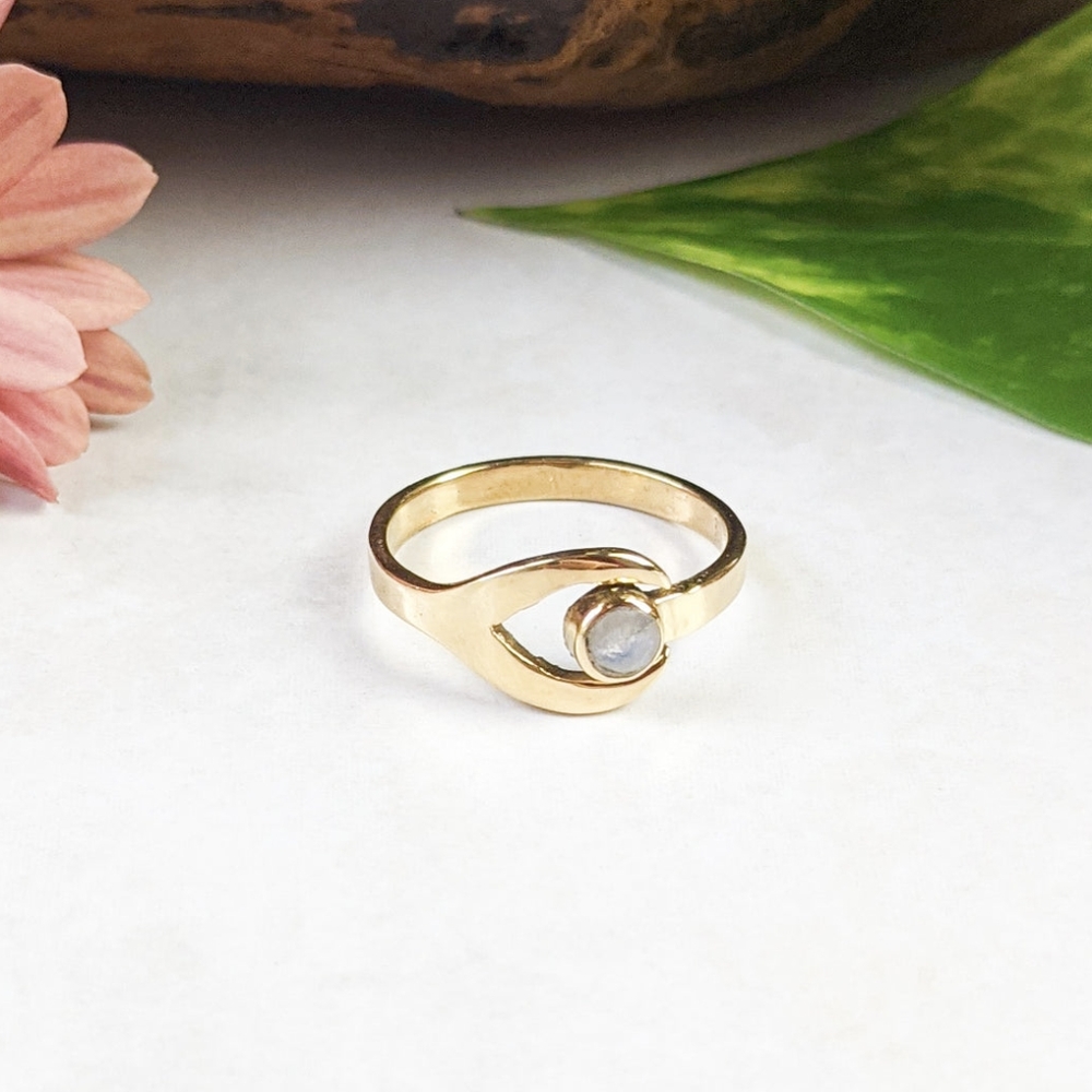 🦋LAST🦋 NWT Baizaar Moonstone Fishtail Ring, Size 5.5